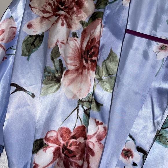 Baby Blue Floral Robe - Picture 4 of 6